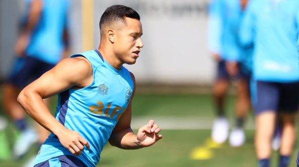 Emprestado pelo Cruzeiro, lateral-esquerdo Marlon treina com o Grmio (foto: Lucas Uebel/Grmio)