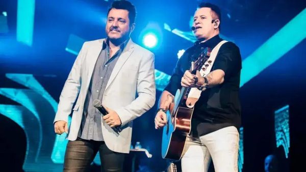 Marrone se recupera após queda em show e permanece internado em Goiânia