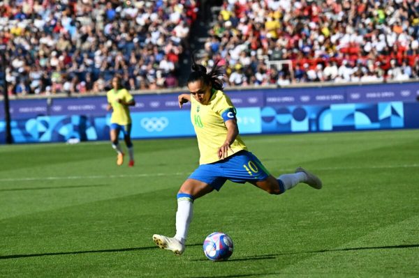 Marta se prepara para chutar bola pela Seleo Brasileira (foto: Leandro Couri/EM/D.A Press)