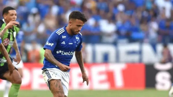 Matheus Henrique avança na recuperação de lesão e anima torcida do Cruzeiro