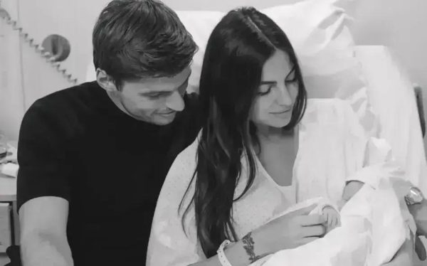 Max Verstappen e Kelly Piquet celebram o nascimento da filha Lily