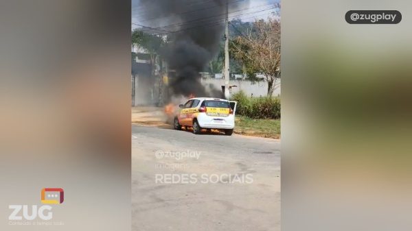 Carro de autoescola pega fogo em Fabriciano | Portal ZUG - Vale do Aço