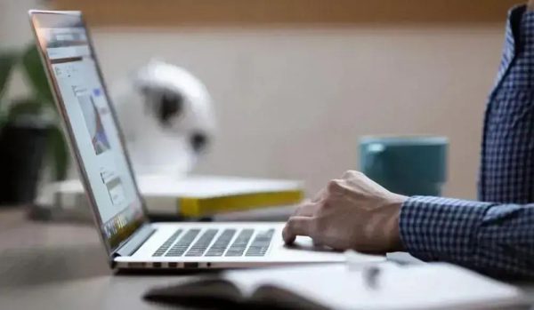 MEC proíbe EAD na Medicina e em quatro cursos superiores