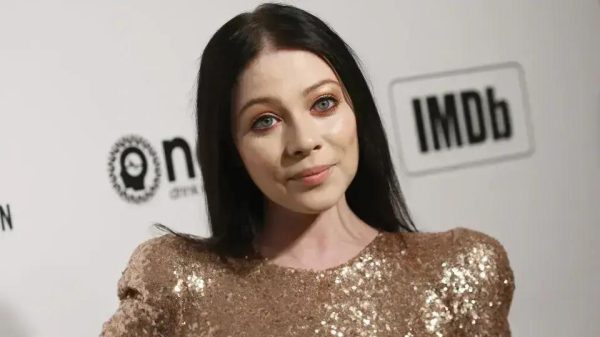 Michelle Trachtenberg falece após transplante de fígado em Nova York