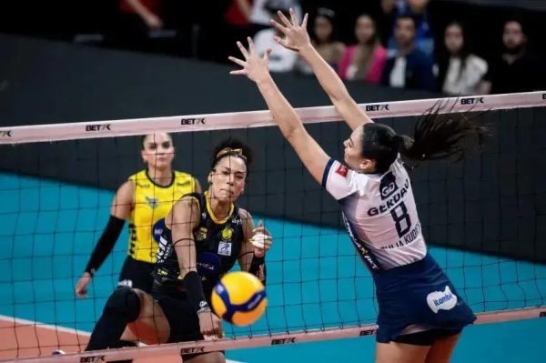 Minas e Praia Clube duelam nesta segunda (10) pela semifinal do Sul-Americano Feminino