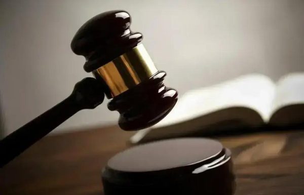 Minas Gerais: mulher demitida em férias receberá R$ 15 mil de indenização