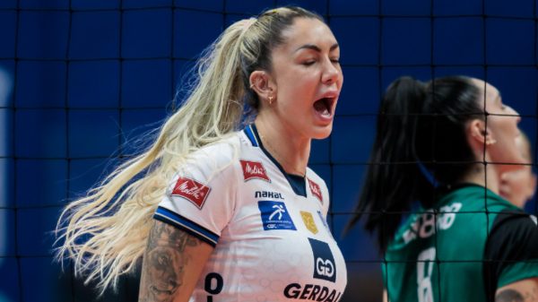 Thaisa comemora ponto durante derrota do Minas para o Maring na Superliga Feminina de Vlei 2024/2025 (foto: Hedgard Moraes/Minas Tnis Clube)