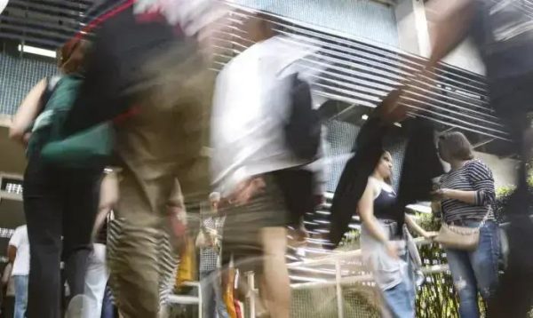 Ministério da Educação lança bolsa para alunos de cursinhos populares