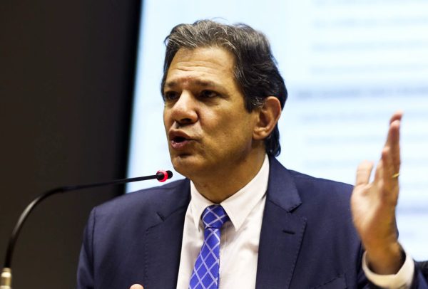 Haddad diz que Lula quer reindustrializar o Brasil em parceria com capital chinês