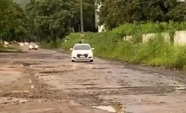 Morador de Timóteo reclama de buracos em avenida movimentada