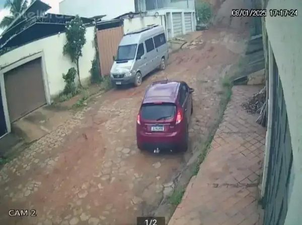 Morador reclama de lama e barro em rua de Fabriciano