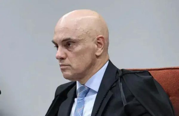 Moraes autoriza retirada de tornozeleira por gravidez de risco de ré no caso 8/1