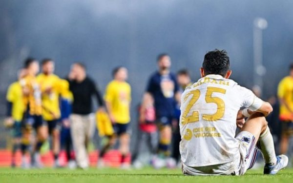 Jogador do Sampdoria sentando no gramado (foto: Divulgao / Sampdoria)