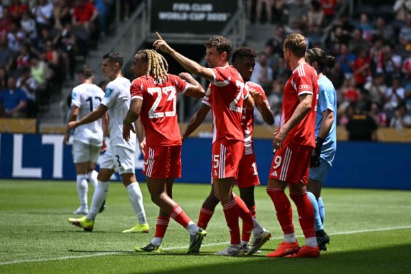 Bayern de Munique atropelou e marcou seis gols no primeiro tempo (foto: Paul ELLIS / AFP)