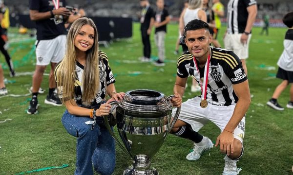 Aldana Masset comemora ttulo conquistado por Fausto Vera no Atltico (foto: Reproduo/Redes sociais)