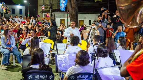 Antônio Dias apresenta o Natal Arte e Luz