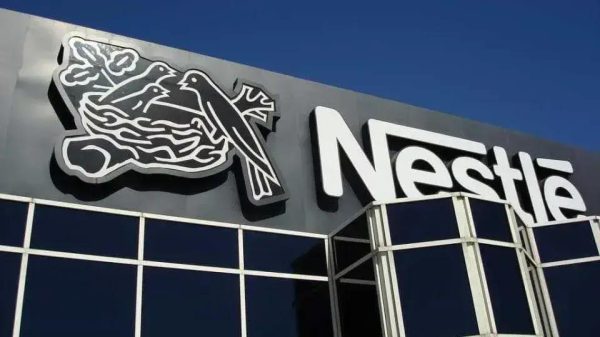 Nestlé eliminará corantes sintéticos de alimentos e bebidas nos EUA até 2026
