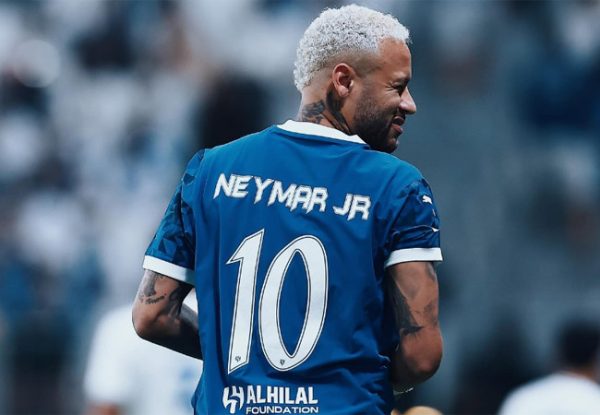 Neymar foi substitudo com dores no segundo jogo aps recuperao de leso no joelho esquerdo (foto: Reproduo/Al Hilal)