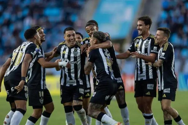 Rubens comemorando gol
