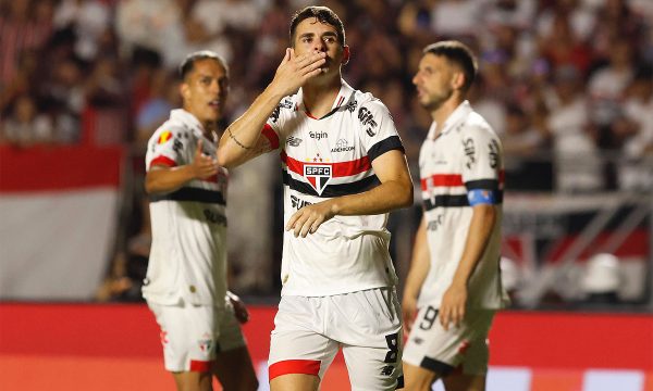 Oscar fez um dos gols do So Paulo (foto: Rubens Chiri, Paulo Pinto e Miguel Schincariol/Saopaulofc.net)