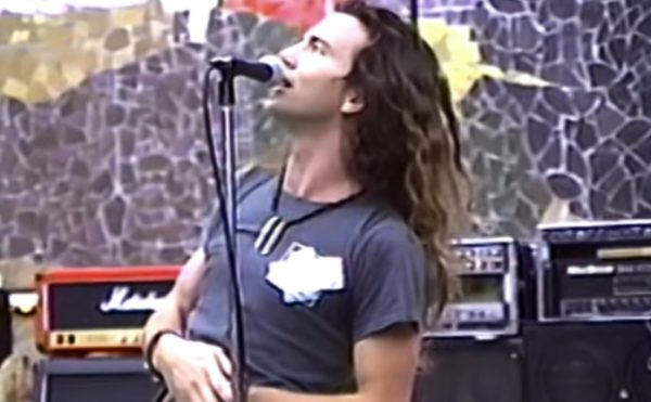 Eddie Vedder com o Pearl Jam em 1991