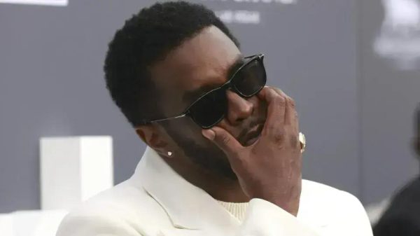 P. Diddy se comporta tranquilamente durante julgamento polêmico