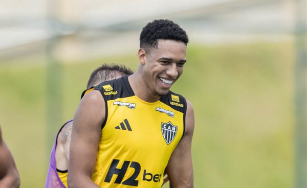 Palacios durante treinamento do Atltico na Cidade do Galo (20/3) (foto: Pedro Souza/Atltico)