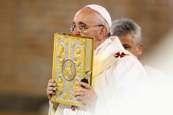 Mineiro desembarca em Roma para canonização de Carlo Acutis e presencia anúncio da morte do Papa Francisco | Vales de Minas Gerais