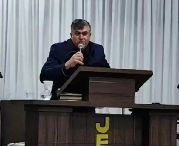 Pastor Sérgio Carvinho falece durante culto ao vivo em Caxias do Sul
