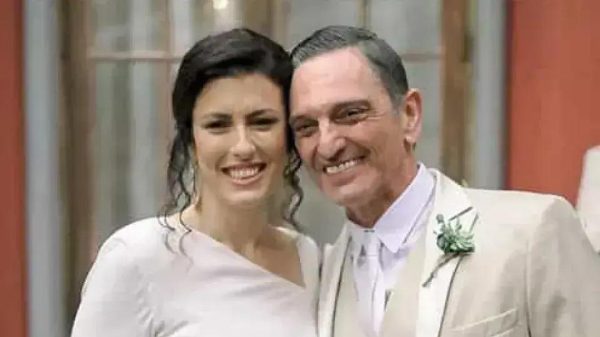 Paulo Miklos anuncia separação de Renata Galvão após cinco anos juntos