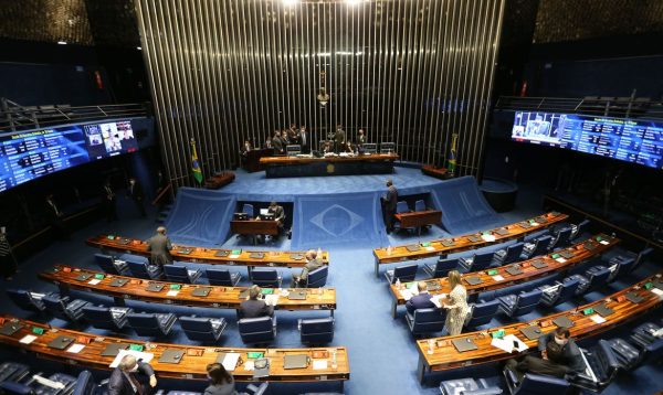 Senado aprova desoneração da folha de pagamentos de 17 setores