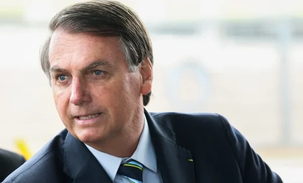 Bolsonaro ironiza erro da PF e afirma: ‘Aguardemos muitas outras correções’