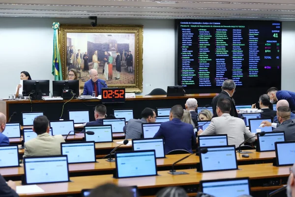 CCJ da Câmara vota nesta terça-feira PEC que criminaliza porte e posse de qualquer quantidade de droga