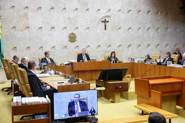 AGU é contra suspensão do julgamento da dívida de MG pelo STF