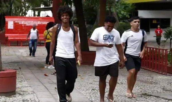 Prazo para solicitar isenção da taxa do Enem 2025 termina nesta sexta-feira