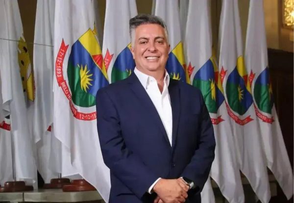 Prefeito de BH se refugia em bunker em Israel e planeja retornar ao Brasil