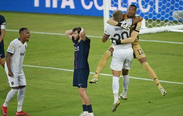 Jogadores do Botafogo comemoraram muito vitria sobre o PSG no Mundial (foto: Patrick T. Fallon / AFP)