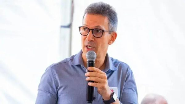 PT processa Romeu Zema por acusações de fraudes no INSS e pede indenização