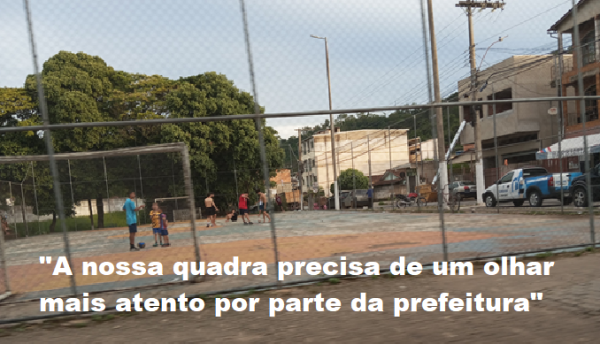 Crianças e adultos pedem a reforma da quadra do bairro Olaria, em Timóteo