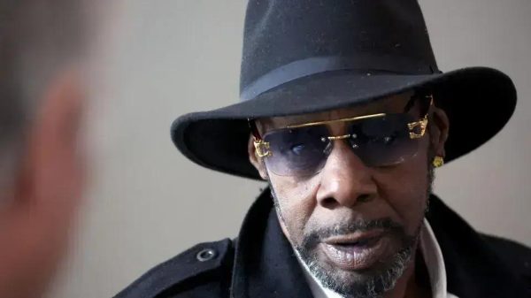 R. Kelly é hospitalizado após overdose e advogado denuncia penitenciária