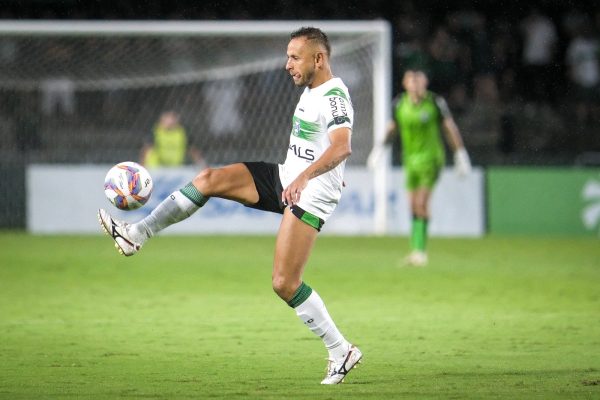 Rafinha em ao pelo Coritiba (foto: JP Pacheco/Coritiba)