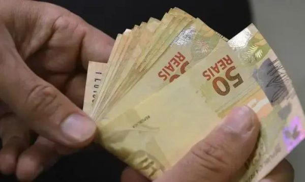 Rendimento recorde de R$ 836 representa crescimento dos programas sociais