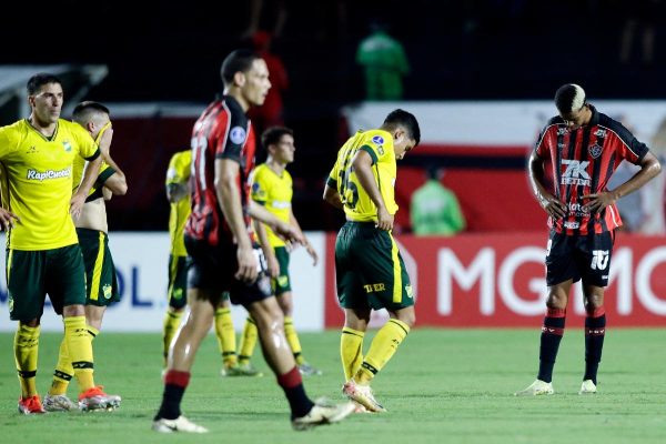 Vitria e Defensa empataram por 1 a 1 (foto: Arisson MARINHO / AFP)