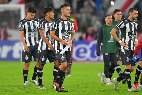 Central Crdoba somou 11 pontos, mas acabou eliminado na Libertadores (foto: Rodrigo BUENDIA / AFP)