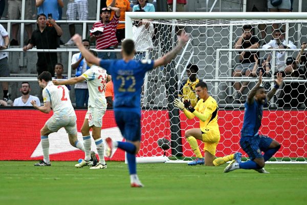 Jogo entre Al-Hilal e RB Salzburg terminou empatado (foto: ROBERTO SCHMIDT / AFP)