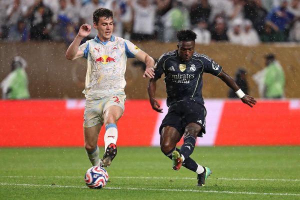 Vini Jr marcou o primeiro gol do Real Madrid contra o RB Salzburg (foto: FRANCK FIFE / AFP)