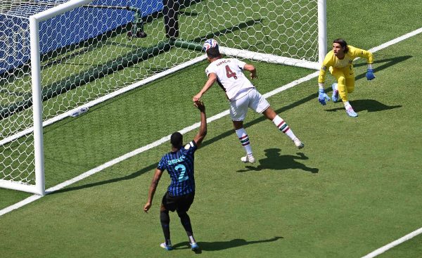 Igncio fez gol para o Fluminense, mas VAR anulou o lance (foto: Federico PARRA / AFP)