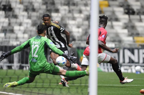 Atltico ganhou do Caracas por 3 a 1 (foto: Alexandre Guzanshe/EM/D.A. Press)