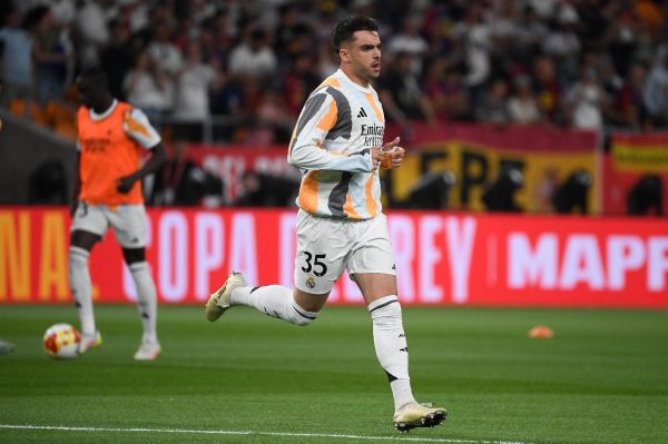 Asencio correndo em aquecimento (foto: Josep Lago / AFP)