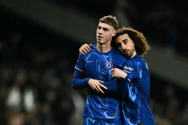 Cole Palmer e Cucurella, do Chelsea (foto: Ben STANSALL / AFP)